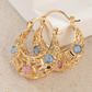 🌙 50% DE RÉDUCTION ✨ Boucles d'oreilles créoles croissant plaqué or – Détails en filigrane, fleurs en émail rose & bleu – Crochet sécurisé, style bohème chic – parfaites pour le quotidien ou les occasions spéciales 💖